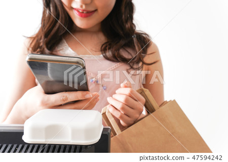 Cashless, smartphone settlement, credit card transaction image Cashless, smartphone settlement, credit card transaction image 47594242