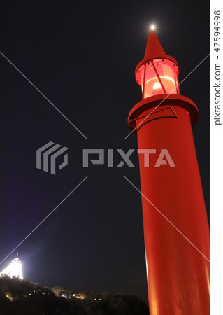 Red lighthouse of Enoshima Higoshigoshi fishing port 47594998