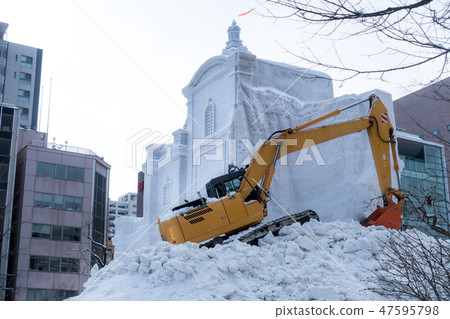 被拆毀的雪雕像風景/札幌雪節日風景 47595798