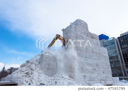 被拆毀的雪雕像風景/札幌雪節日風景 47595799