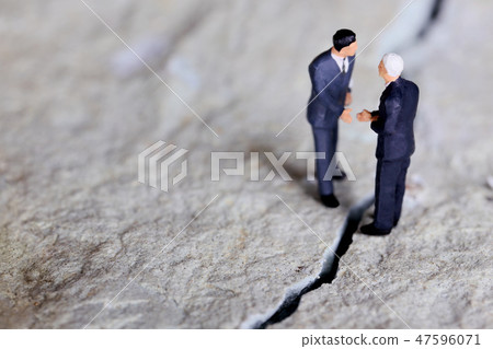 恢復殘破的關係的商人 47596071