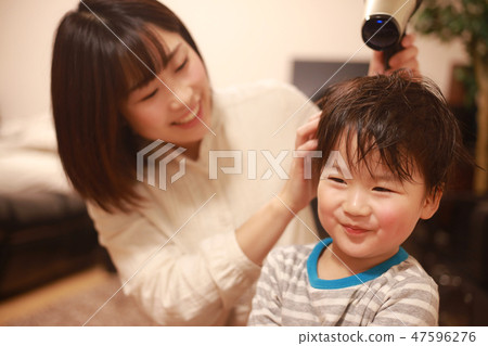 Parents playing hairdryers 47596276