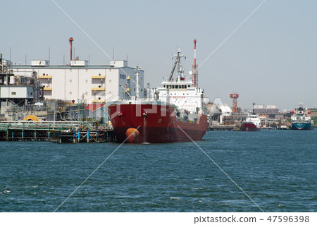 Red tanker handling cargo at Keihin Port 47596398