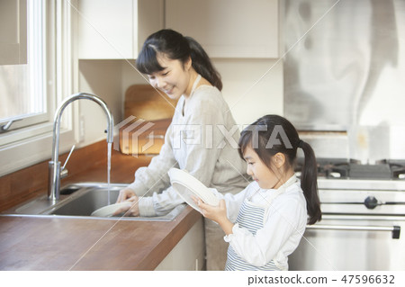 Girls to help 47596632