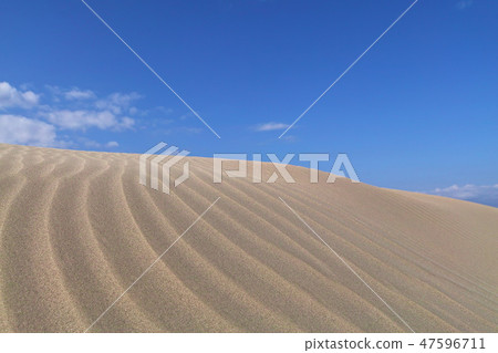 [Shizuoka Prefecture] Hamaoka dunes (wind ripples) copy space 47596711