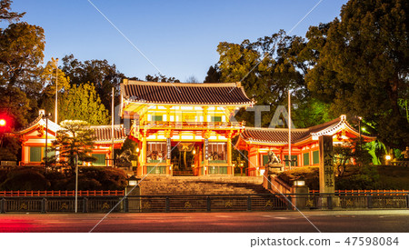 Kyoto Yasaka Shrine West Tower 47598084