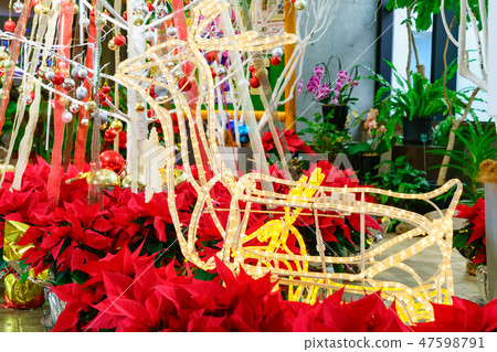 Graphic material (Background, Balls, Illuminations, Christmas) 47598791