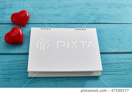 Love Heart and empty calendar Love Heart and empty calendar 47599377