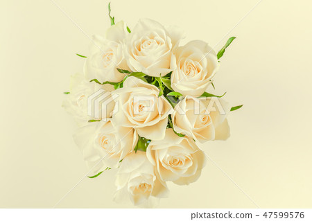 Fresh white roses bouquet 47599576