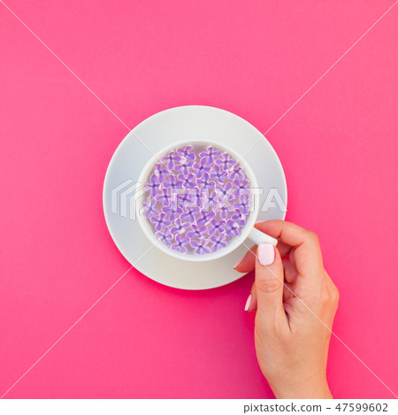 Cup of beautiful lilac flowers infused water Cup of beautiful lilac flowers infused water 47599602
