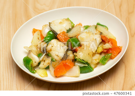 炒鱈魚和蔬菜 炒鱈魚和蔬菜 47600341