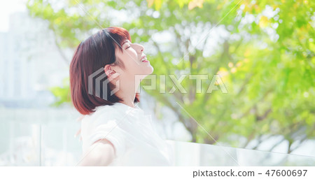 young woman feel carefree young woman feel carefree 47600697