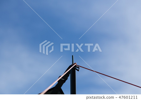 陣營桿和藍天 47601211
