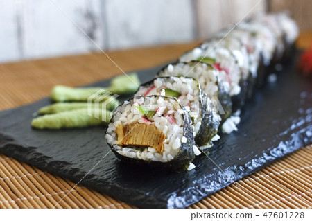 Japanese rolls with cucumber, crabs and omelet Japanese rolls with cucumber, crabs and omelet 47601228