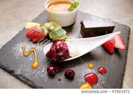 Assorted dessert 47601972