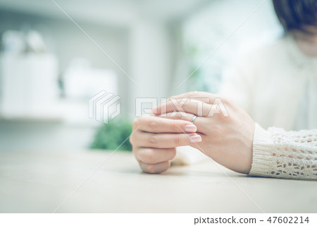 wedding ring 47602214