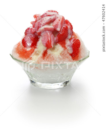 Strawberry shaved ice 47602414