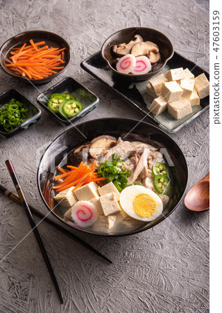 asian chicken ramen 47603159