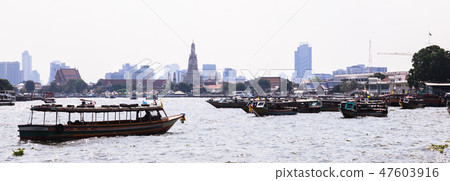 Thai riverside in Chao Phraya with Temple of Dawn 47603916