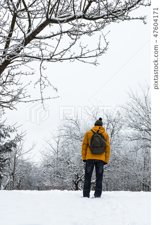 Man looks at the winter forest 47604171