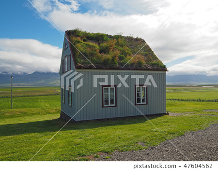 Glaumber - open-air folk museum - tradicional icelandic house with turf roof  47604562