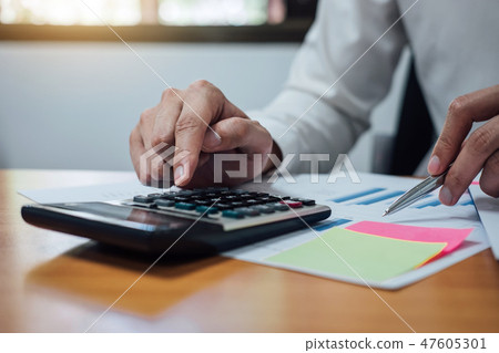 Business man or accountant working Financial investment on calcu Business man or accountant working Financial investment on calcu 47605301