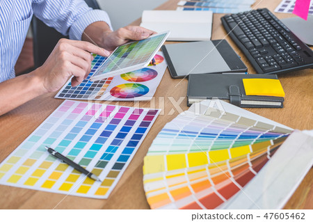 Image of male creative graphic designer working on color selecti 47605462