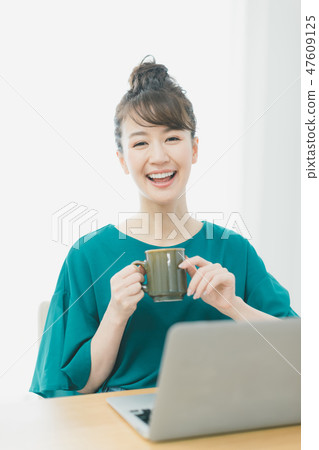 女生 女孩 女性 47609125