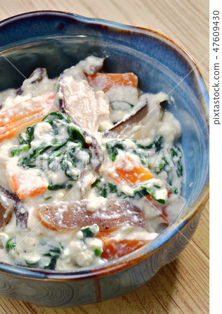 Whispers of spinach 47609430