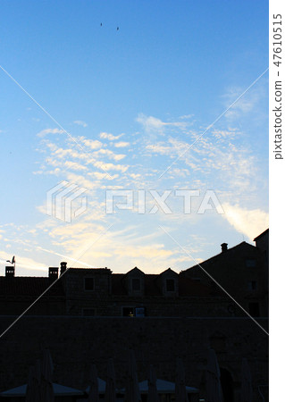 The walls of Dubrovnik and the blue sky The walls of Dubrovnik and the blue sky 47610515