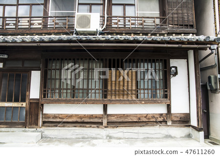 An old wooden house An old wooden house 47611260