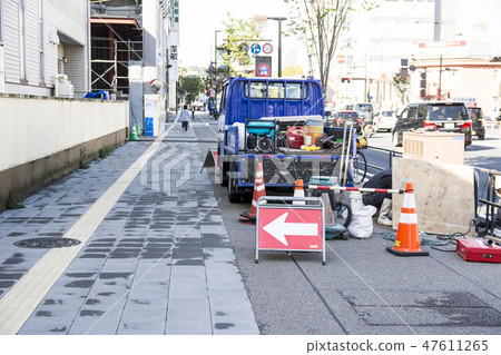 Road construction underway Road construction underway 47611265