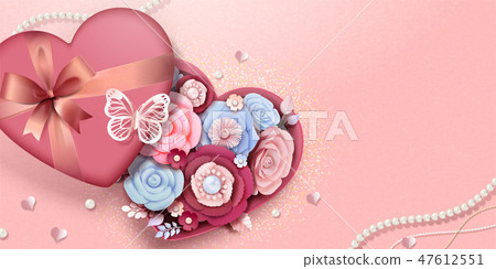 Paper flowers in heart gift box Paper flowers in heart gift box 47612551