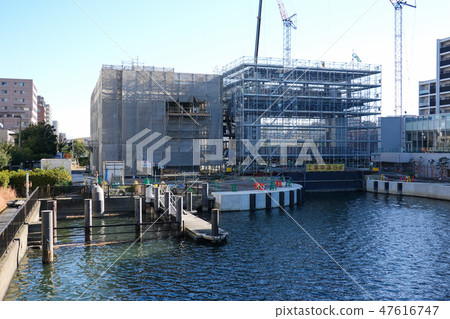 Owabashi lock gate under construction 47616747