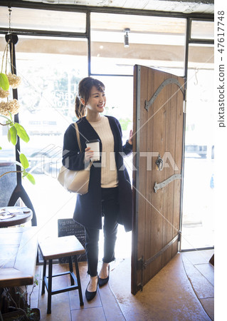 Meeting at the cafe Meeting at the cafe 47617748