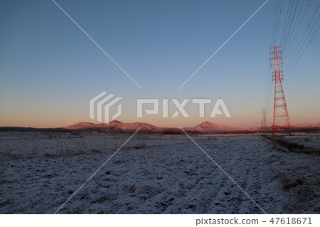 Tsukuba mountain which is shining in the morning sun 47618671