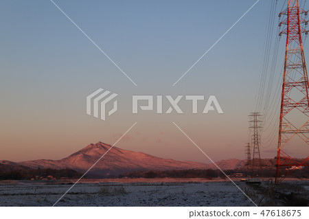 Tsukuba mountain which is shining in the morning sun 47618675