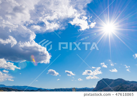 Winter blue sky Winter blue sky 47618865