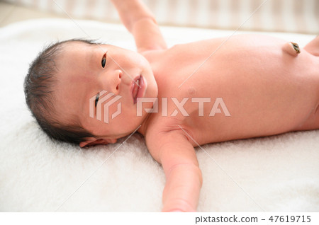 剛出生的嬰兒男孩 47619715