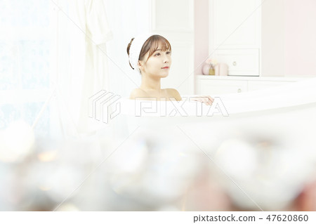 Young woman, bath, shower, bathroom 47620860