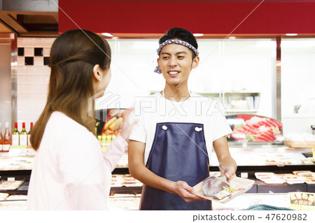 Fish store super shop clerk fresh fish shop customer 47620982