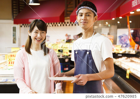 Fish store super shop clerk fresh fish shop customer 47620985