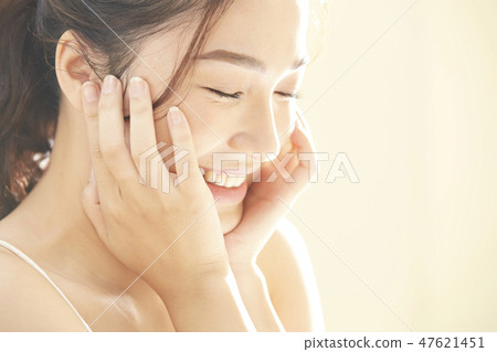Woman lifestyle relax 47621451