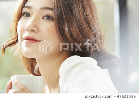 婦女生活方式放鬆 婦女生活方式放鬆 47621589