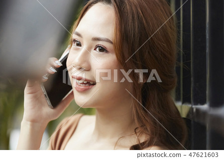 Women Lifestyle Make a phone call Women Lifestyle Make a phone call 47621603