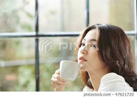 Woman lifestyle relax Woman lifestyle relax 47621720