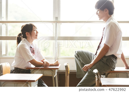 高中生的學校生活時間 47622992