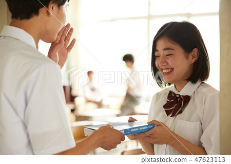 高中生的學校生活時間 47623113