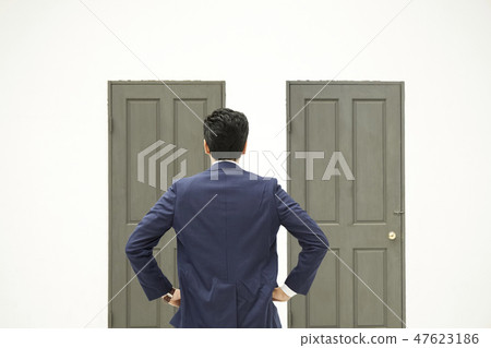 A lost businessman 47623186