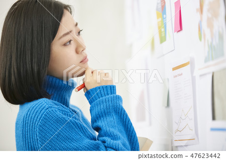 Business woman doing work Business woman doing work 47623442